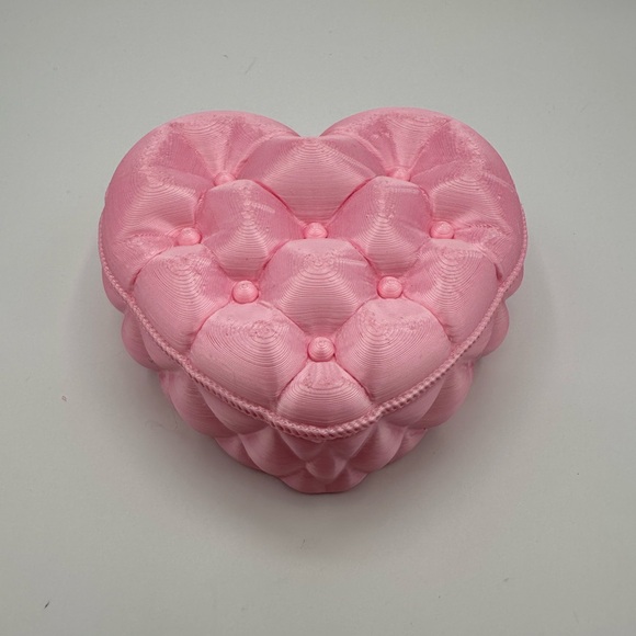 Pink Heart-Shaped 3D Printed Jewelry Box with Moissonite Earrings - Picture 5 of 8